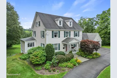 86 Crofut St, Pittsfield, MA 01201 - Photo 1