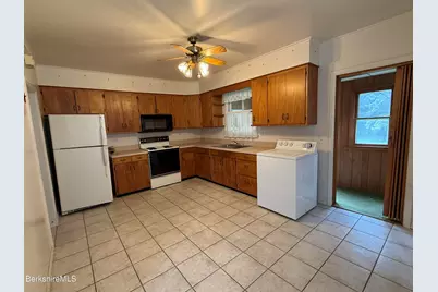 61-63 Calumet St, Pittsfield, MA 01201 - Photo 9