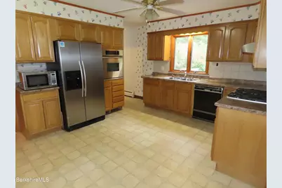 986 Church St, North Adams, MA 01247 - Photo 13