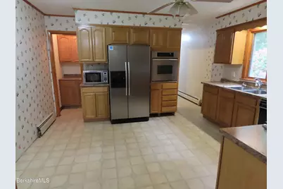 986 Church St, North Adams, MA 01247 - Photo 15