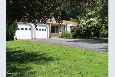 986 Church St, North Adams, MA 01247 - Photo 3