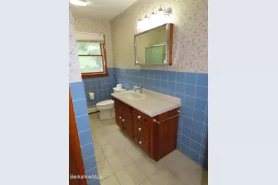 986 Church St, North Adams, MA 01247 - Photo 31
