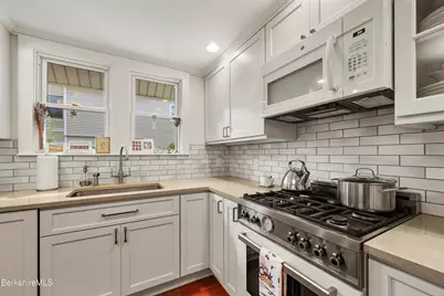 25 Cottage St, Great Barrington, MA 01230 - Photo 19