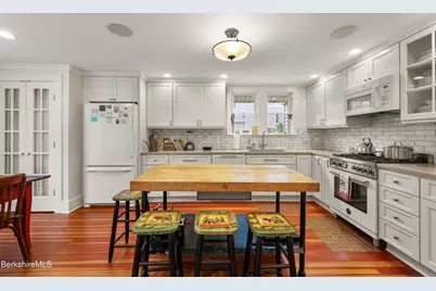 25 Cottage St, Great Barrington, MA 01230 - Photo 17