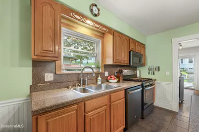 4 Richmond St, Adams, MA 01220 - Photo 23