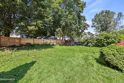 81 Calumet St, Pittsfield, MA 01201 - Photo 27