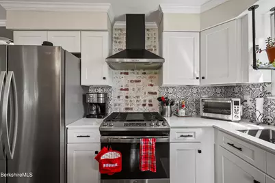 94 Velma Ave, Pittsfield, MA 01201 - Photo 17