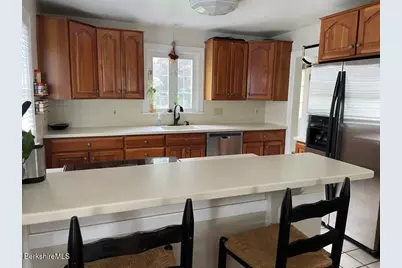 84 Windsor Ave, Pittsfield, MA 01201 - Photo 3