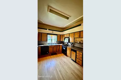 242 Church St, North Adams, MA 01247 - Photo 23