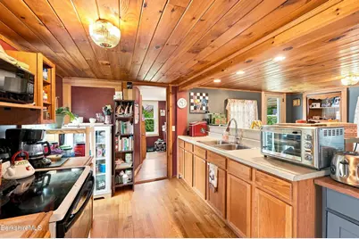 19 1/2 Spring St, North Adams, MA 01247 - Photo 11