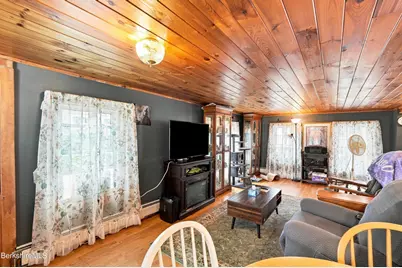 19 1/2 Spring St, North Adams, MA 01247 - Photo 9