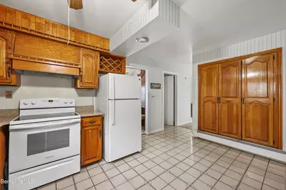 10 Club Cir, Pittsfield, MA 01201 - Photo 7