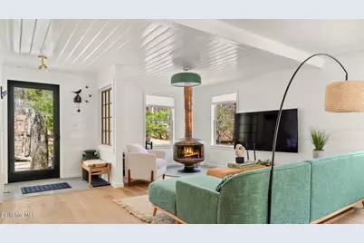22 Dawn Dr, Becket, MA 01223 - Photo 9