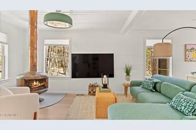 22 Dawn Dr, Becket, MA 01223 - Photo 5
