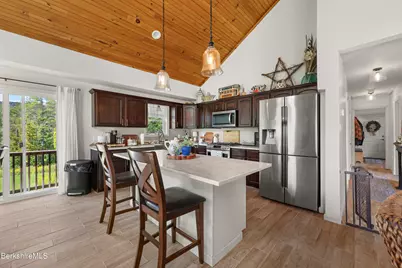 159 Cascade St, Pittsfield, MA 01201 - Photo 9