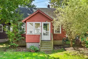 22 Franklin St, Lenox, MA 01240 - Photo 1