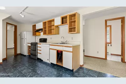 24 Franklin St, Lenox, MA 01240 - Photo 11
