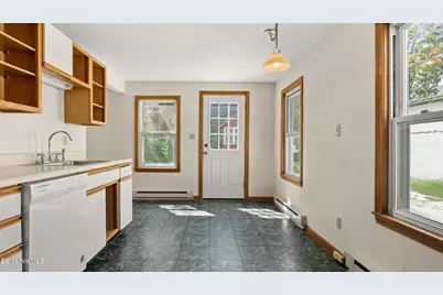 24 Franklin St, Lenox, MA 01240 - Photo 9