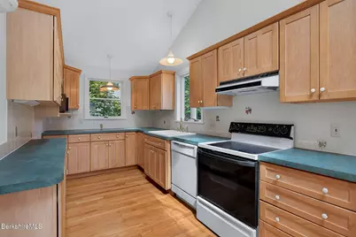24 Elmvale Place, Pittsfield, MA 01201 - Photo 37