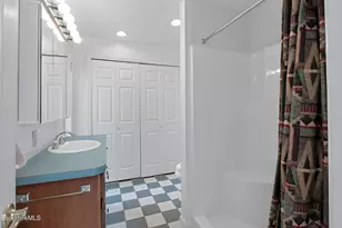 24 Elmvale Pl, Pittsfield, MA 01201 - Photo 43
