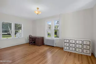 24 Elmvale Pl, Pittsfield, MA 01201 - Photo 25