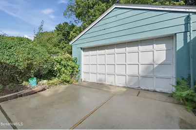 31 Brunswick St, Pittsfield, MA 01201 - Photo 35