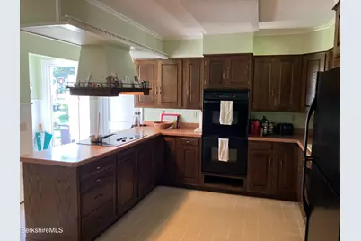 16 Wellesley St, Pittsfield, MA 01201 - Photo 19