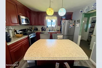 202 Beekman Dr, Agawam, MA 01001 - Photo 7