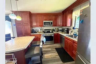 202 Beekman Dr, Agawam, MA 01001 - Photo 5