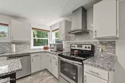 83 Summer St, Lanesborough, MA 01237 - Photo 15