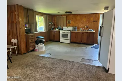 820 Greylock St, Lee, MA 01238 - Photo 11