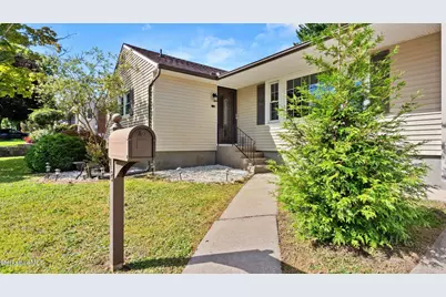 48 Donna Ave, Pittsfield, MA 01201 - Photo 3
