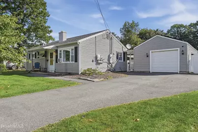68 Doreen St, Pittsfield, MA 01201 - Photo 3
