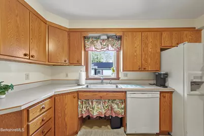 11 Allessio St, Pittsfield, MA 01201 - Photo 13