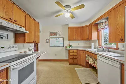 11 Allessio St, Pittsfield, MA 01201 - Photo 11