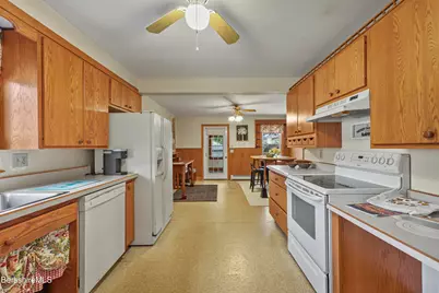 11 Allessio St, Pittsfield, MA 01201 - Photo 9