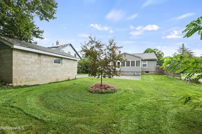 582 W Housatonic St, Pittsfield, MA 01201 - Photo 37