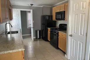 88 Cromwell Ave, Pittsfield, MA 01201 - Photo 3