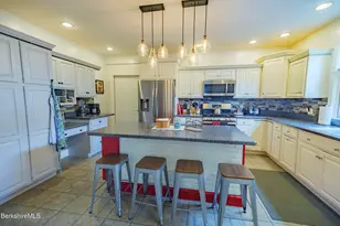 16 Maple St, Adams, MA 01220 - Photo 9