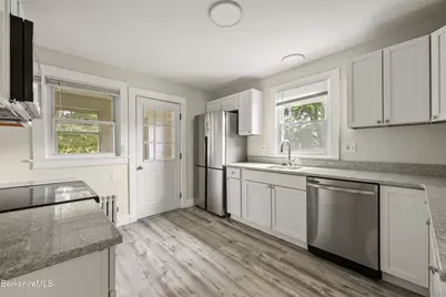 82 Acorn St, Pittsfield, MA 01201 - Photo 7