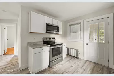 82 Acorn St, Pittsfield, MA 01201 - Photo 9