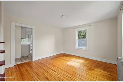 82 Acorn St, Pittsfield, MA 01201 - Photo 3