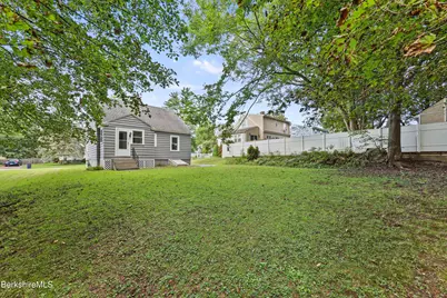 82 Acorn St, Pittsfield, MA 01201 - Photo 25