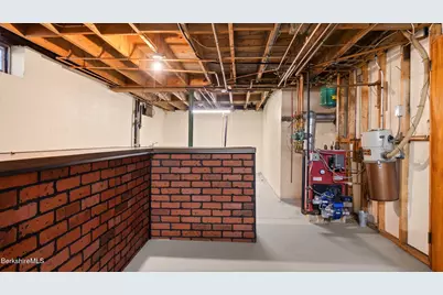 84 Lillian St, Pittsfield, MA 01201 - Photo 17