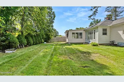 84 Lillian St, Pittsfield, MA 01201 - Photo 3