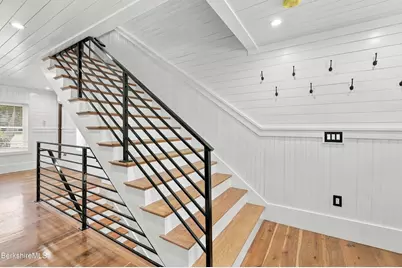 162 Columbia St, Adams, MA 01220 - Photo 9
