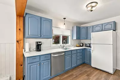 20 Delaware Ave, Pittsfield, MA 01201 - Photo 15