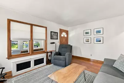 20 Delaware Ave, Pittsfield, MA 01201 - Photo 9