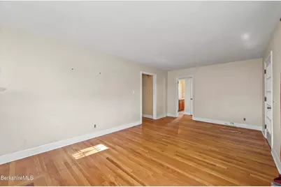 153 Ridgeway Ave, Pittsfield, MA 01201 - Photo 9