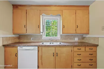 153 Ridgeway Ave, Pittsfield, MA 01201 - Photo 17